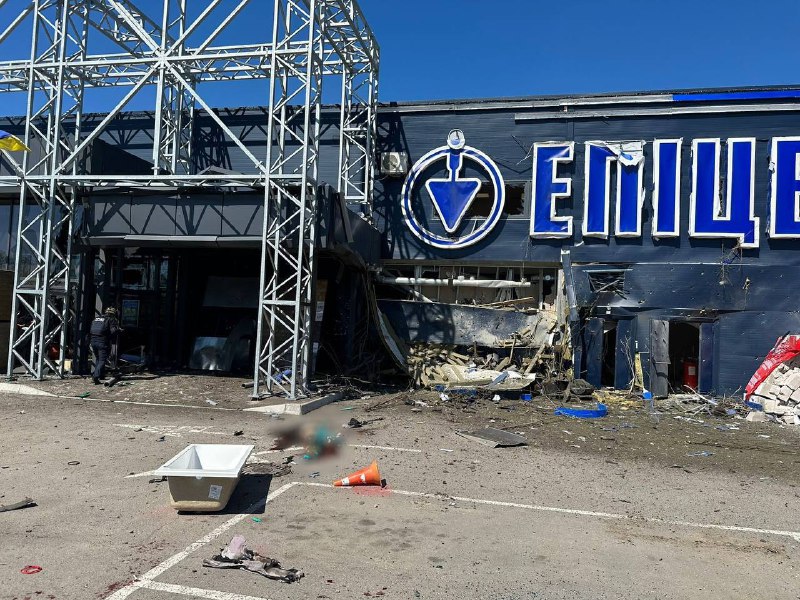 3 person killed, 5 wounded as result of shelling at Epicenter shopping mall in Kherson