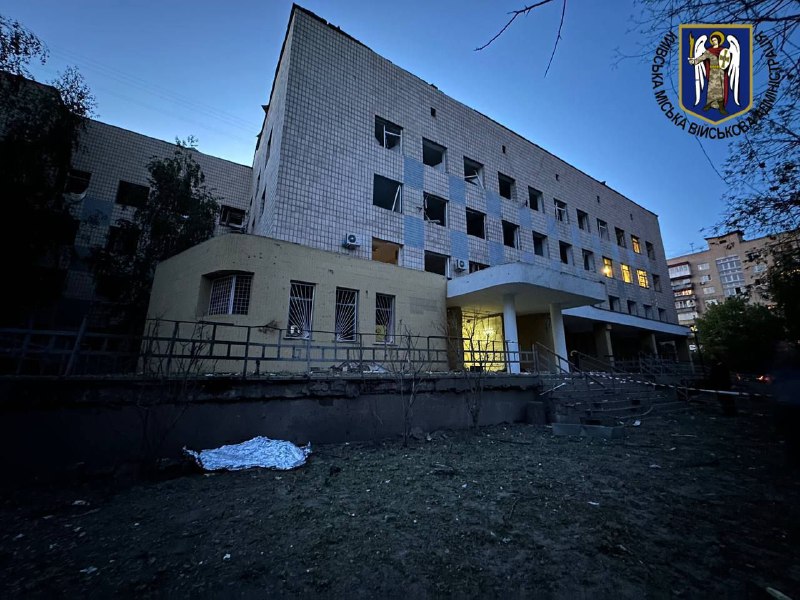 Damage to clinic in Desniansky district of Kyiv