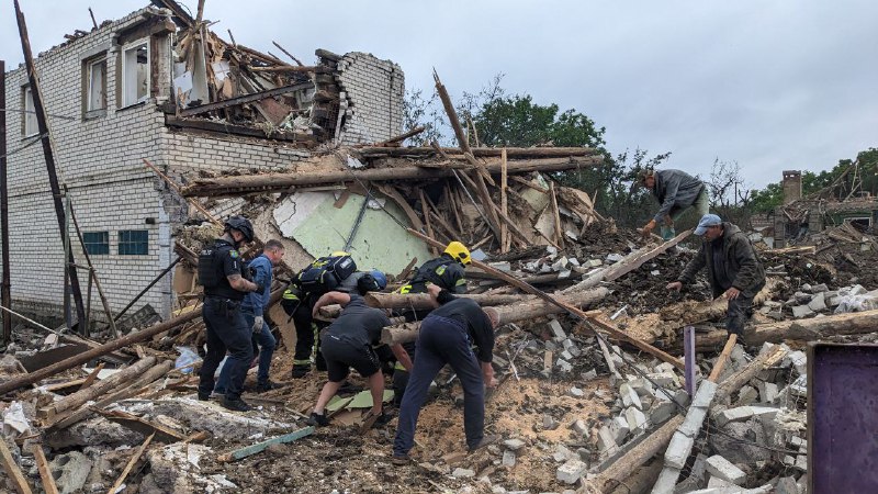 2 person rescued from the rubble after Russian missile strike in Kramatorsk