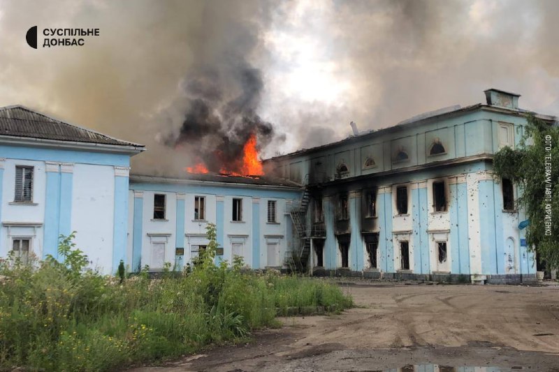 Russian artillery shelled Chasiv Yar with cluster ammunition, targeted humanitarian aid center