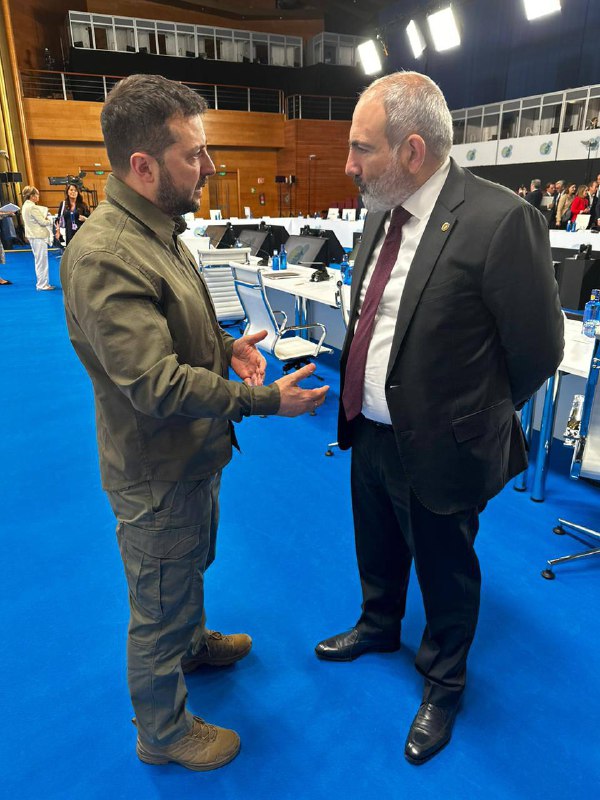 President of Ukraine Zelensky met with PM of Armenia Pashinyan in Granada, Spain