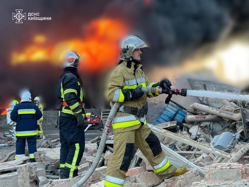 حريق كبير في مؤسسة بمنطقة كييف بعد الهجوم الروسي