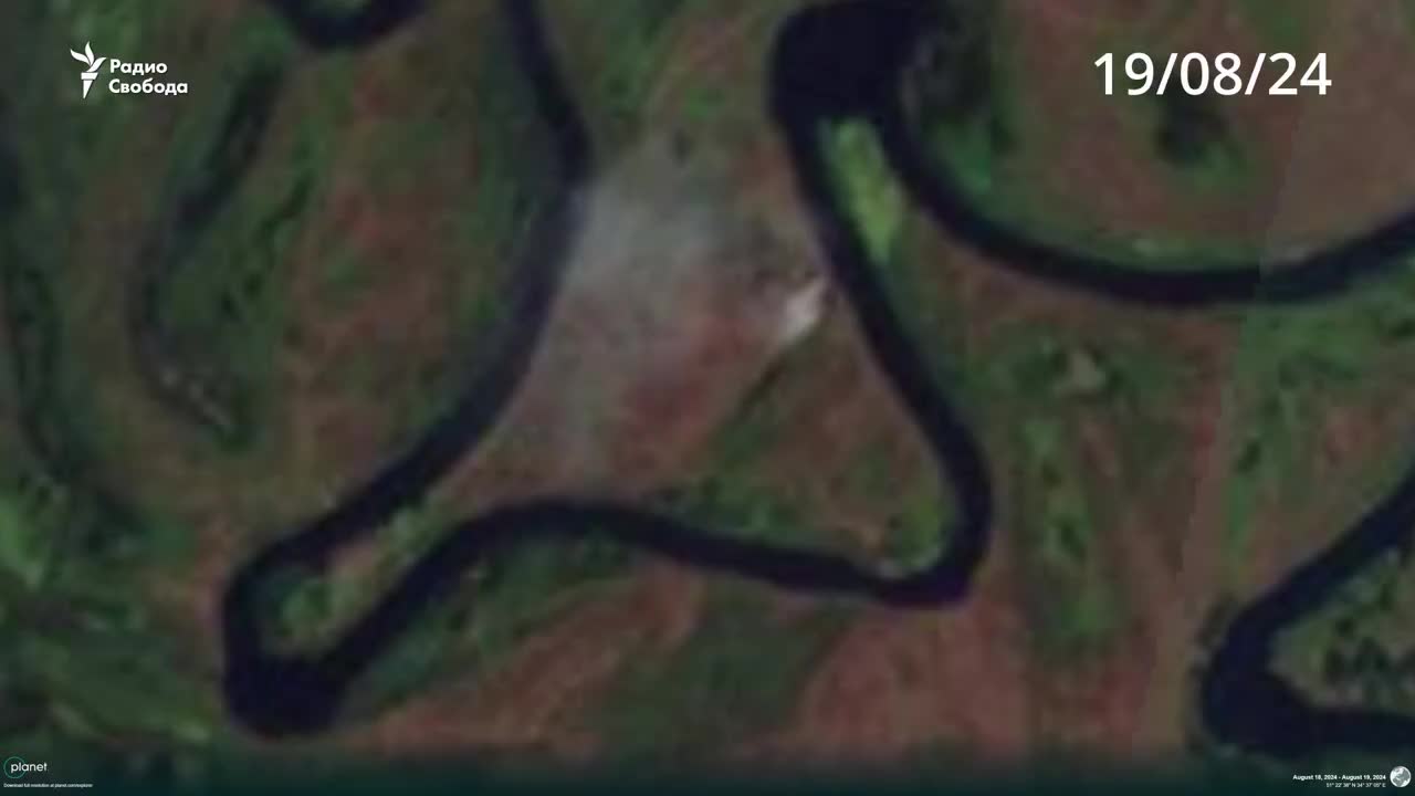 A low-res @planet satellite image taken today, Aug. 19th, shows that the Russian pontoon bridge between Zvannoye and Glushkovo in Kursk oblast is gone, with smoke rising 500 meters away from where it used to be, on the 'Russian' bank