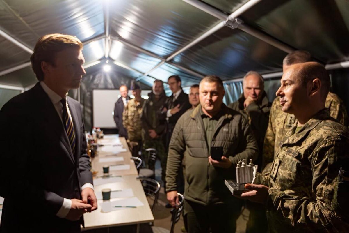 Dutch Defense Minister Ruben Brekelmans announced that the first Dutch F-16s have been officially delivered to Ukraine. During his visit to Kharkiv, he witnessed the damage caused by Russian airstrikes and frequent air raid sirens