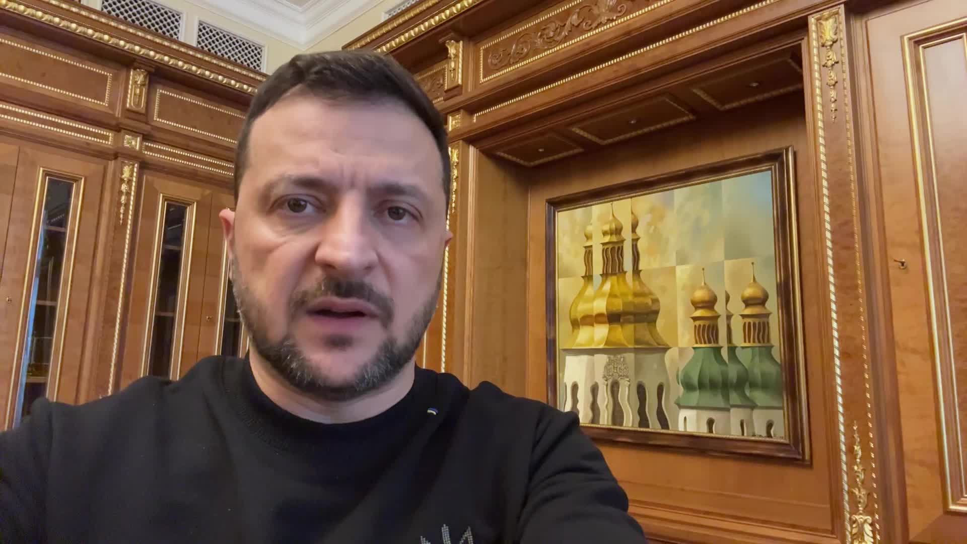 Le président Zelensky, commentant la frappe de missile balistique sur la ville de Dnipro, a déclaré que toutes les caractéristiques du missile, y compris la vitesse et l'altitude, indiquent qu'il s'agissait d'un ICBM