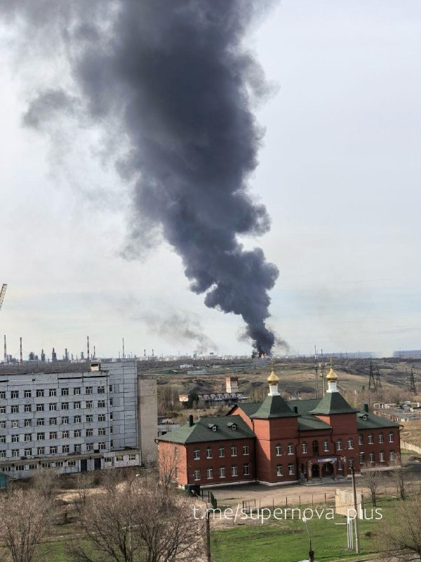 Oil refinery was attacked in Syzran with drones